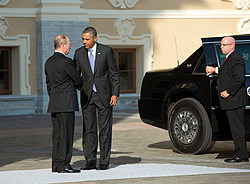 President Vladimir
Putin of Russia welcomes President Barack Obama to the G20 Summit
at Konstantinovsky Palace in Saint Petersburg, Russia, Sept. 5,
2013. (Official White House Photo by Pete Souza)